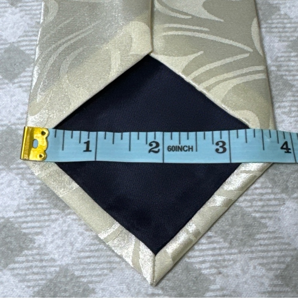 NWT Gospitality Ivory & Black Jesus Crown Of Thorns Men's Tie - Picture 7 of 8